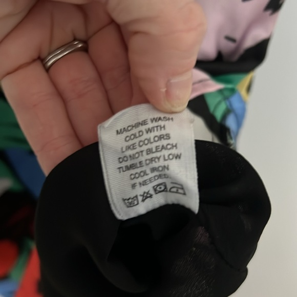 Flowery Patterned Silky Tank - Picture 6 of 8